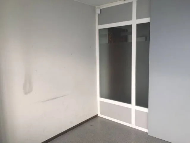 LOCAL COMERCIAL EN ENTRESUELO EN BUEN ESTADO — 9