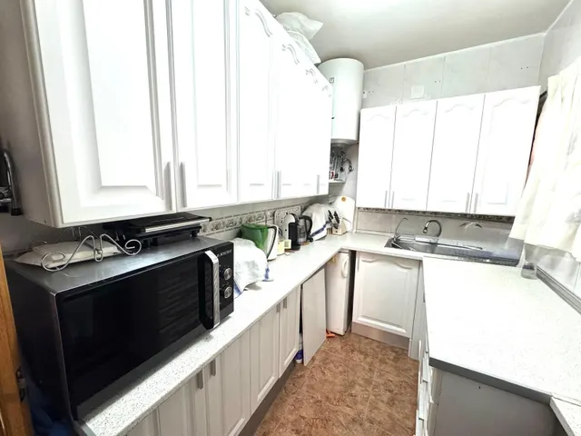 Amplia Vivienda de 4 habitaciones — 18