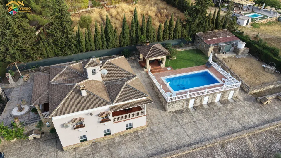 Casa de campo con piscina, privacidad y espectaculares vistas a la Sierra