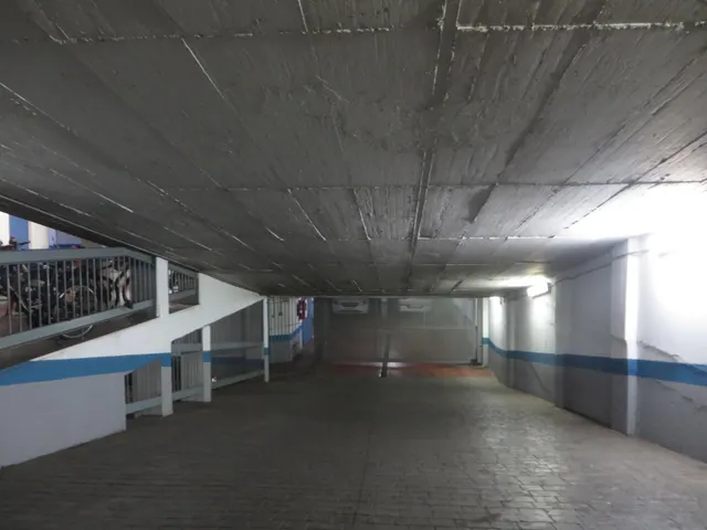 Garaje cerca de la Torre de la Malmuerta. Videovigilancia, fácil acceso y maniobrabilidad. — 4