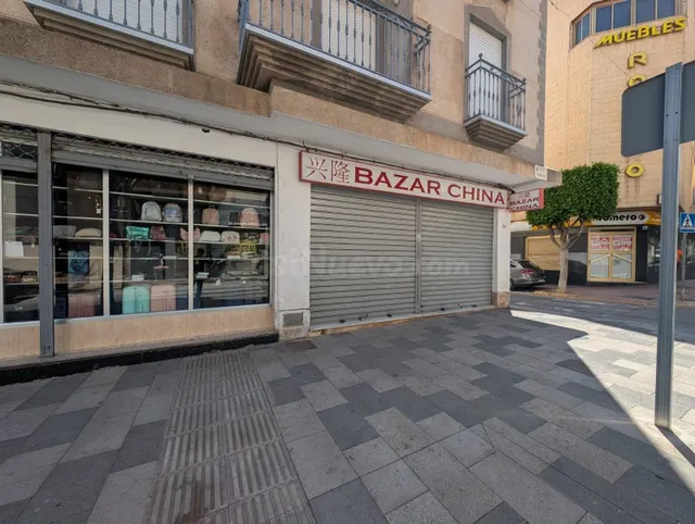 Se vende local comercial en el centro de El Ejido en cesión 