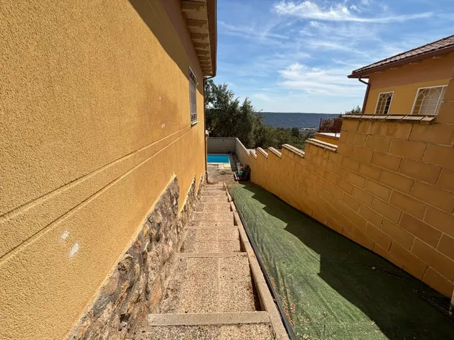 Chalet Independiente en VENTA en Zona de Pioz — 30