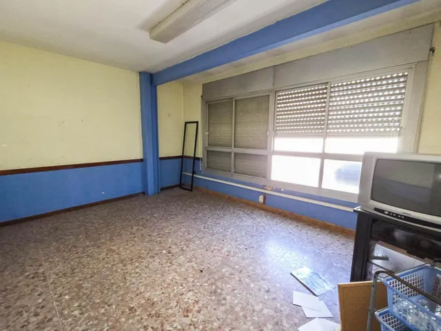 Edificio de tres plantas en alquiler en Barberá del Vallés — 18