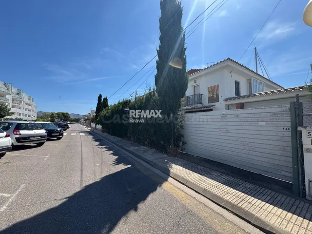 Roses - Santa Margarita | Villa para reformar con 24 metros  - foto 4
