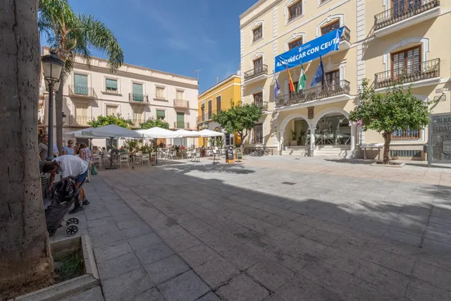 Oportunidad de Inversión en Local Comercial en el Centro de Almuñécar — 14
