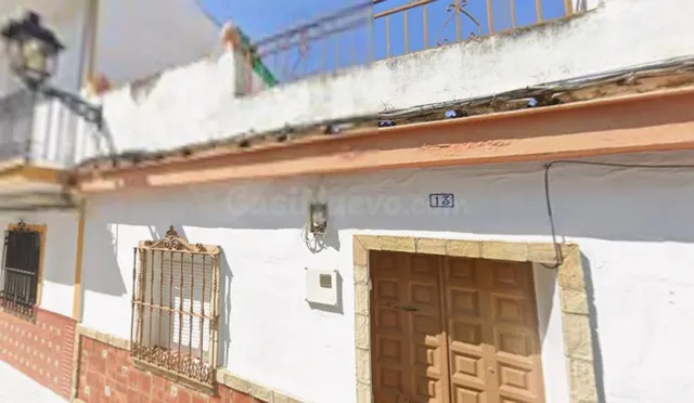 Se vende casa independiente OKUPADA en Calle Hermanos Ñlvar - foto 2