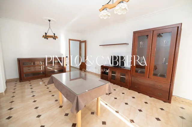 Piso en venta con terraza y ascensor en calle madrid — 23