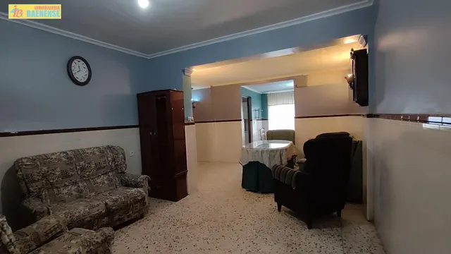 CASA EN VENTA CON COCHERA — 2