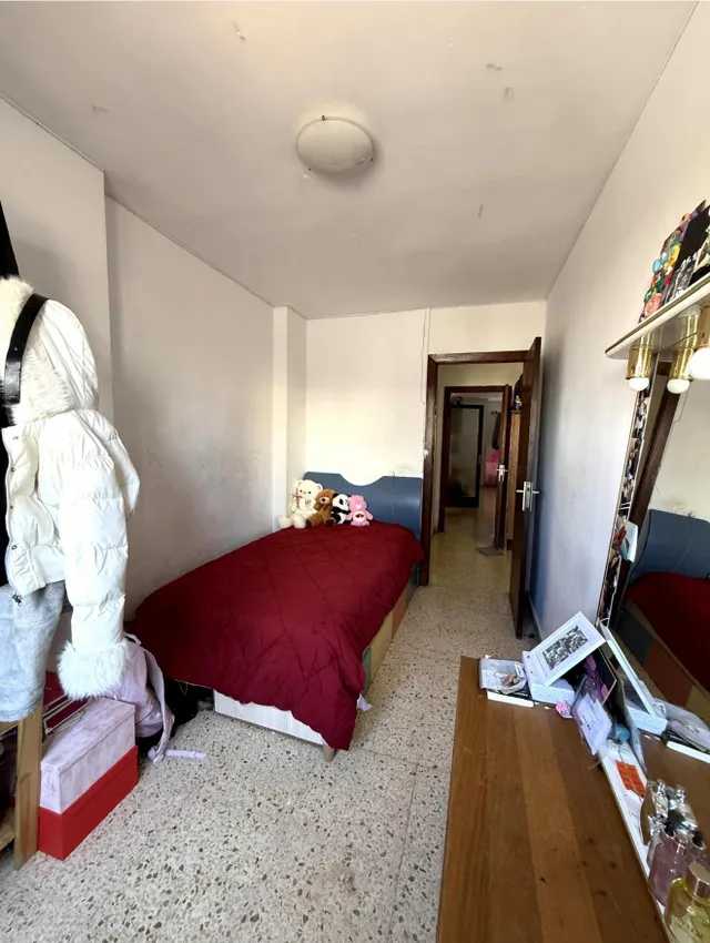 Piso amplio de 4 habitaciones con ascensor en Reyes Católicos — 14