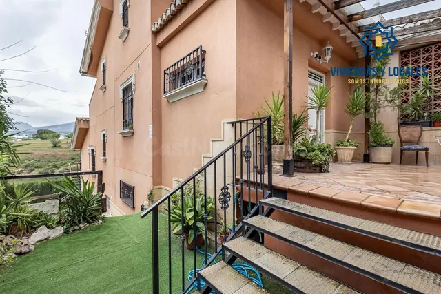 Espectacular Casa de Lujo en Urbanización Los Cerezos - foto 2