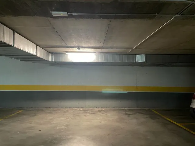 SE VENDE PLAZA DE GARAJE EN LA ROSALEDA — 5