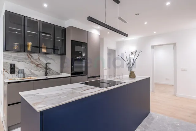 Elegante vivienda reformada de 3 dormitorios en Calle Bailén — 10