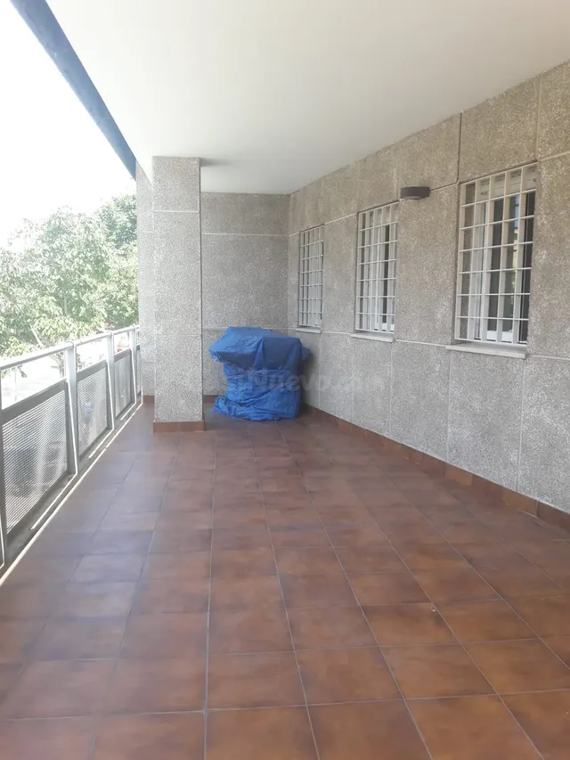 Espectacular piso de 2 dormitorios, 2 baños, amplio salón, c - foto 3