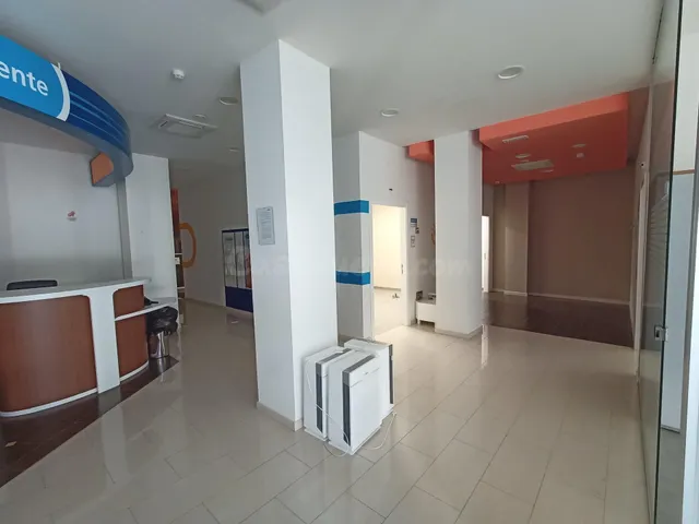 LOCAL COMERCIAL ACONDICIONADO PARA CLÍNICA EN CALLE CONSTANT - foto 2