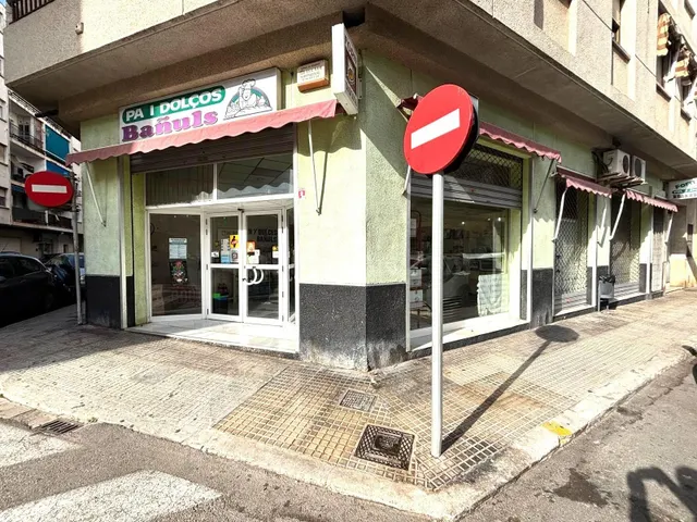 ESPECIAL PANADEROS. Local comercial en actividad en el barri - foto 3