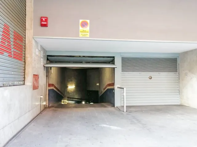 PLAZA DOBLE DE PARKING EN TRINITAT VELLA- BARCELONA — 6