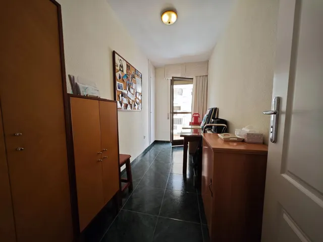 PISO CENTRICO EN FUENGIROLA CON VISTAS LATERALES AL PUERTO JUNTO A LA PLAYA. PERFECTO ESTADO — 42