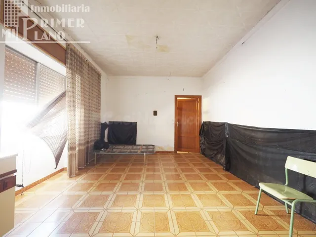 *Casa para reformar, junto al Paseo Ramón Ugena, con 225m2 d - foto 2