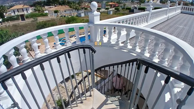 IMPRESIONANTE CHALET EN ALFAS DEL PI — 20