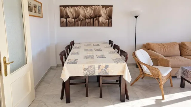 EN ALQUILER DE SEPTIEMBRE A JUNIO BONITO PISO DE 3 DORMITORI - foto 2
