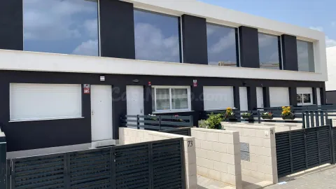 ESTUPENDOS ADOSADOS EN GRAN ALACANT