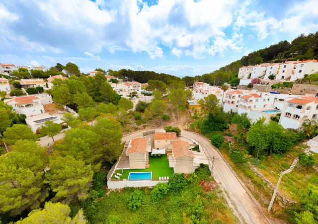 Propiedad con encanto en venta en Tossal Gros con tres villas, piscina privada y potencial infinito — 2