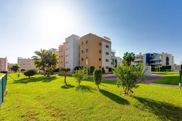 Apartamento de 2 dormitorios y 2 baños en los dolses (orihuela costa) — 42