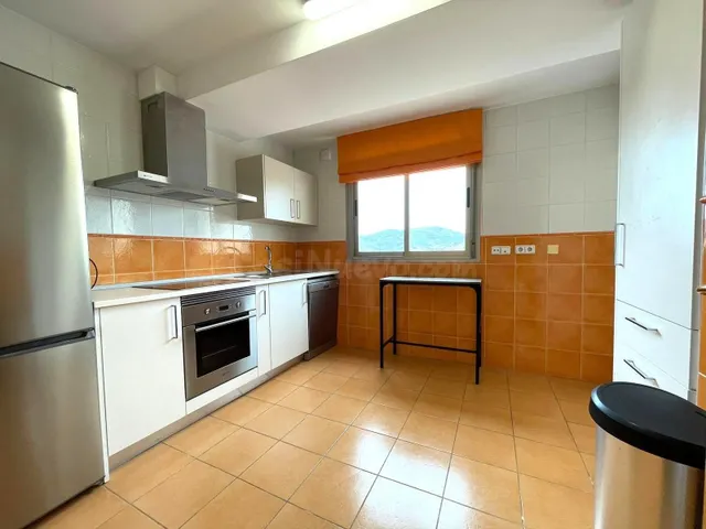 ¡Ático en venta de 3 dormitorios, 2 baños y plaza de garaje 
