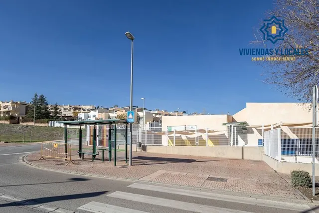 Parcela exclusiva con estructura de Chalet independiente y piscina en Urb. El Montecillo, Las Gabias — 35