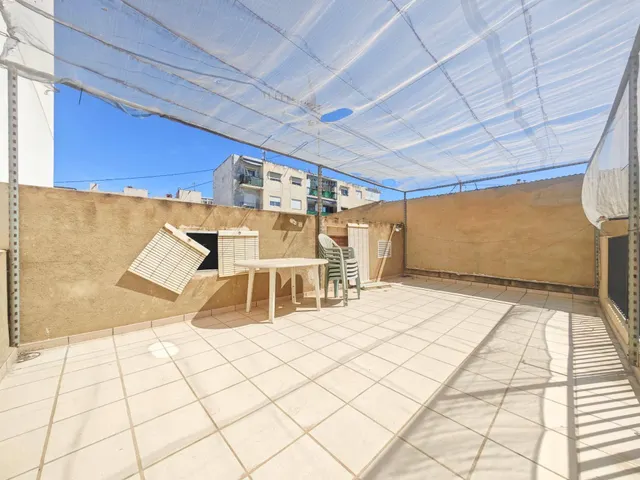 EXCELENTE OPORTUNIDAD: CASA DE 86 m2 EN PARCELA DE 120 m2 EN SAN AGUSTÍN (Junto a PAU II)  PRECIO: 220.000 € — 18