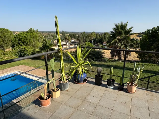 Chalet a la venta en Las Vaguadas de Badajoz - foto 2