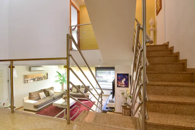 Moderna y seminueva casa en Paiporta en zona tranquila, sin finca delante — 17