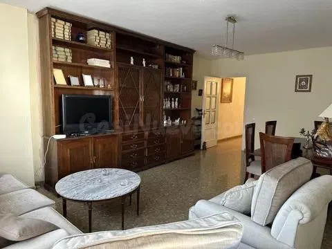 Piso Céntrico con plaza de garaje incluida en el precio — 2