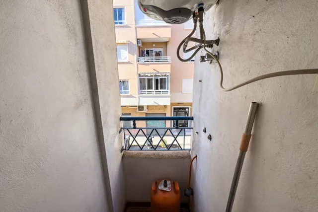 Piso en primera planta en Plaza de La Habana (Parque del Cuba) — 70 m2, 3 dormitorios, balcón amplio y patio comunitario — 14