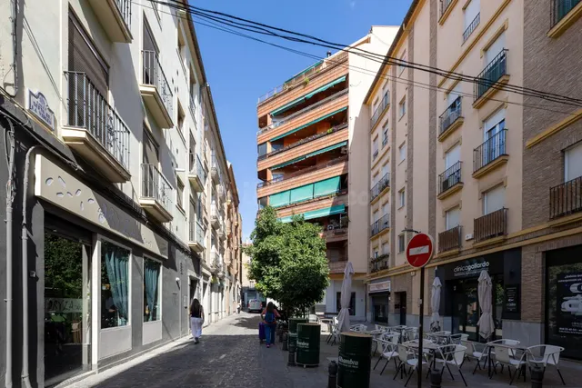 Piso y cochera en venta junto Acera de Darro. — 2