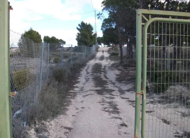 TERRENO CON CASA EN CASTALLA — 20