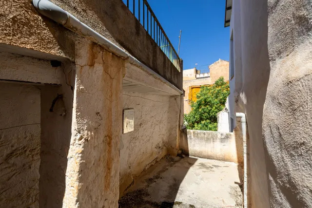 Casa para reformar en el centro de Lanjarón con gran potencial de inversión — 43