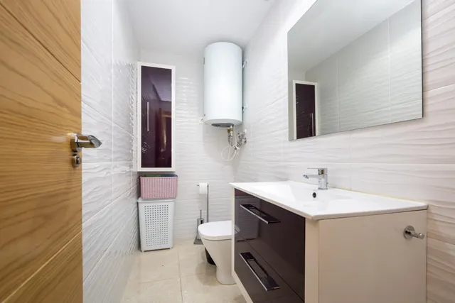 Dúplex de 4 dormitorios con vistas al mar, terraza y piscina en Velilla-Taramay — 24