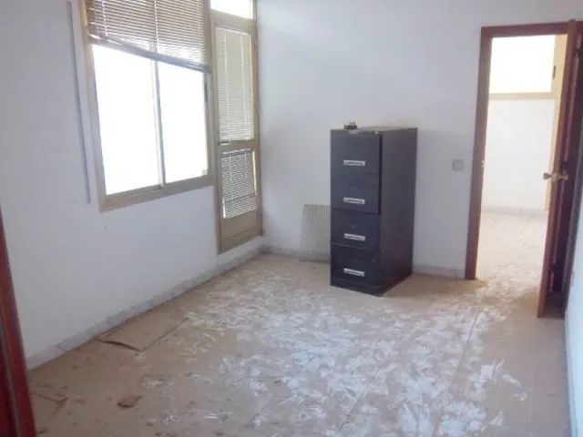 2 Locales Comerciales Esquinero en el Centro de Salou - Oportunidad Única — 6