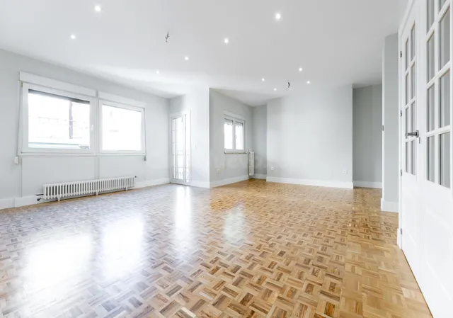 PISO DE 5 DORMITORIOS EN CALLE RECOGIDAS — 2