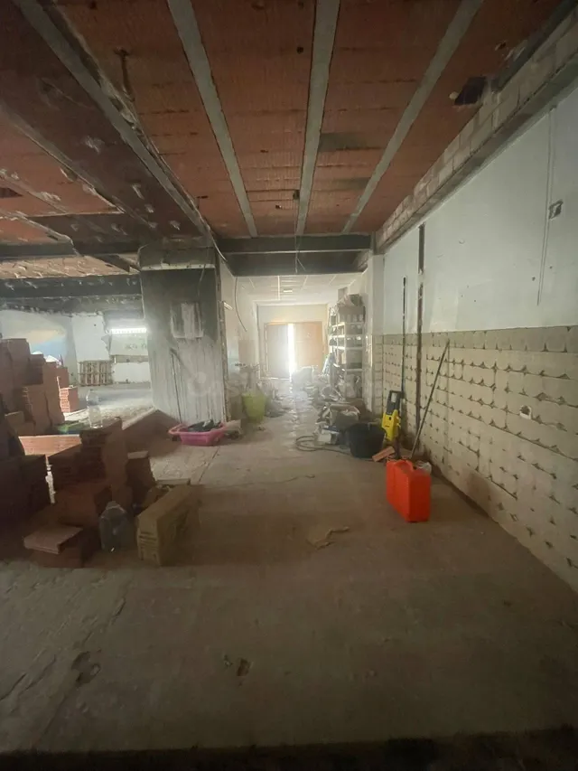 AMPLIA PLANTA BAJA DE 200 m2 CON ENTRADA INDEPENDIENTE Y GAR - foto 3
