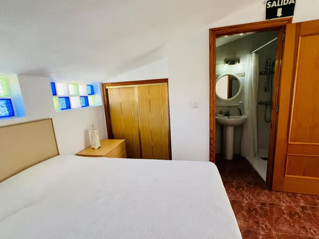 Chalet adosado de 3 dormitorios con garaje y piscina comunitaria en Playa Flamenca — 23