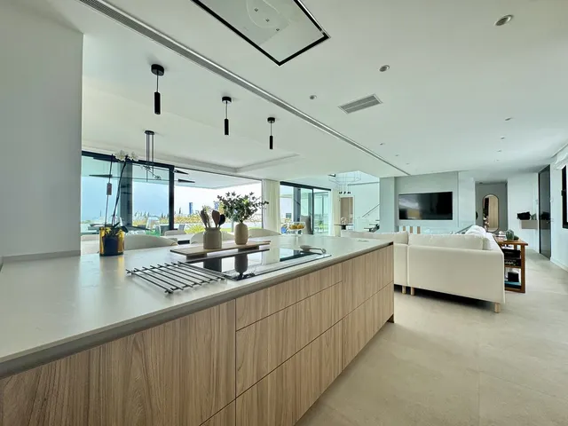 Chalet 6 habitaciones 460m² en venta - Costa Del Sol — 6
