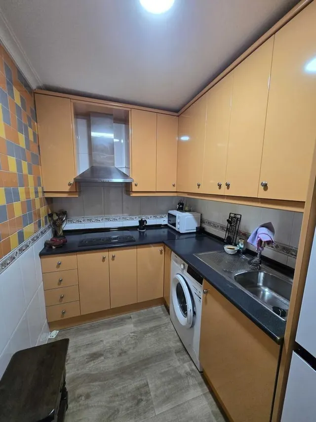 Apartamento reformado con terraza, Alicante, Torrevieja. 2 habitaciones, 63 m2, 900 metros del mar — 10