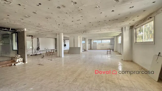Amplio local comercial en zona Hispanidad – 359 m2, luminoso y con acceso para vehículos — 25