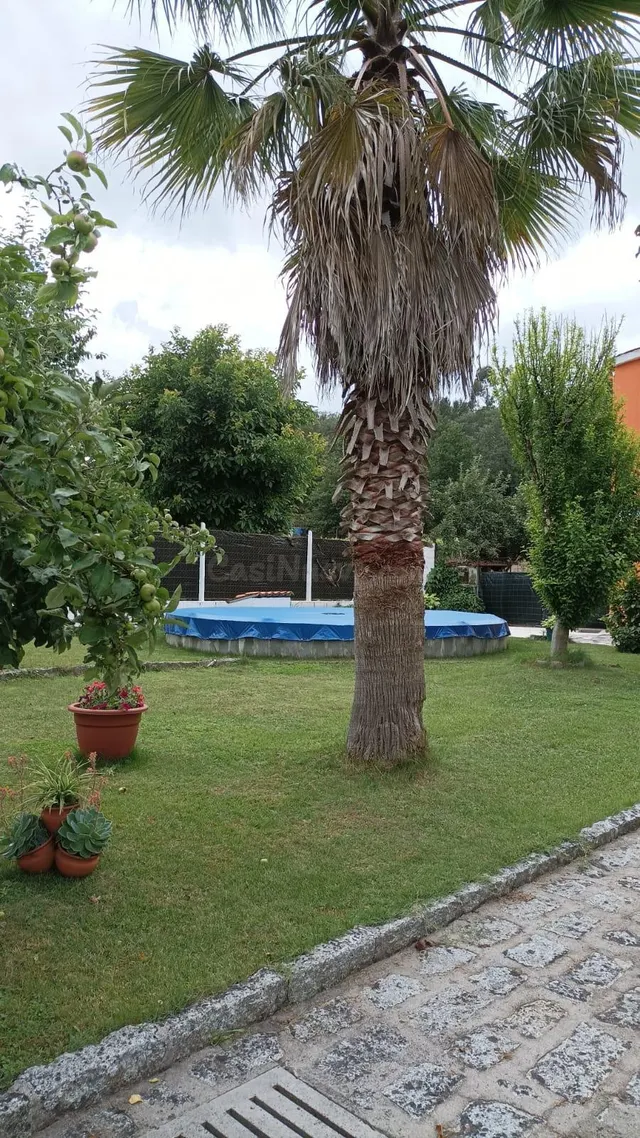 Chalet con jardín y piscina en Leiro - foto 4