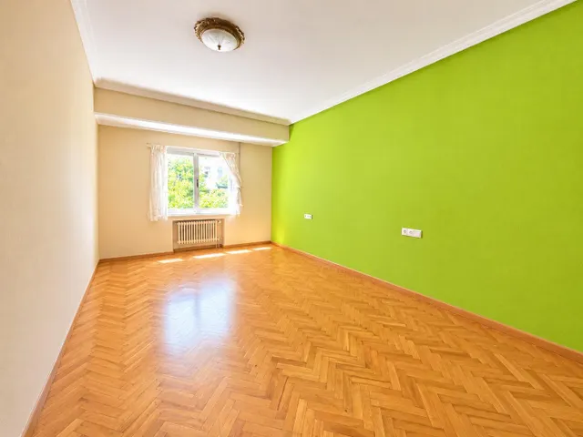 Tres dormitorios, gran salón y ubicación estratégica — 240.000 € — 12