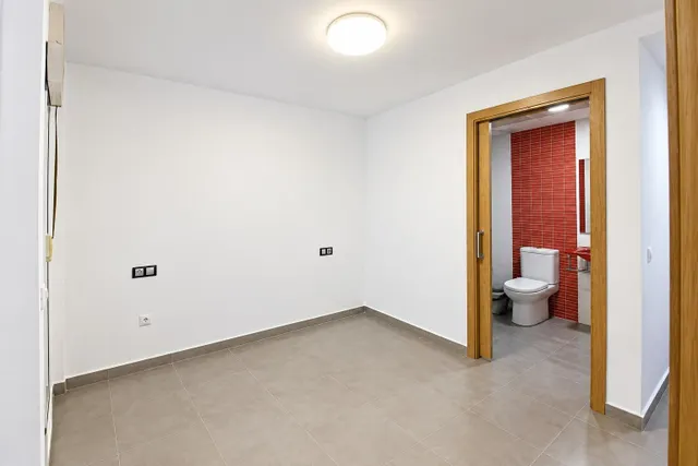Vivienda en dos alturas con terraza privada y pérgola en Alaquàs — 12
