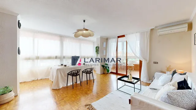 AMPLIA VIVIENDA CON GRAN TERRAZA, GARAJE Y PISCINA EN VISTAH - foto 3