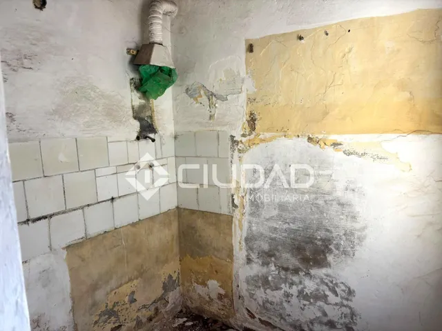 CASA PARA REFORMAR INTEGRAL JUNTO A LAS PILETAS — 10